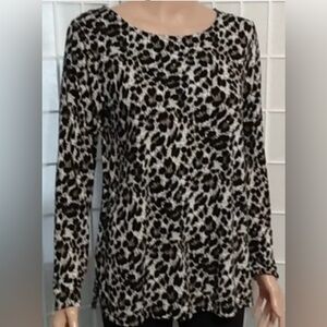 NWT Mario Serrani women’s Medium crew neck long sleeve gray leopard tunic